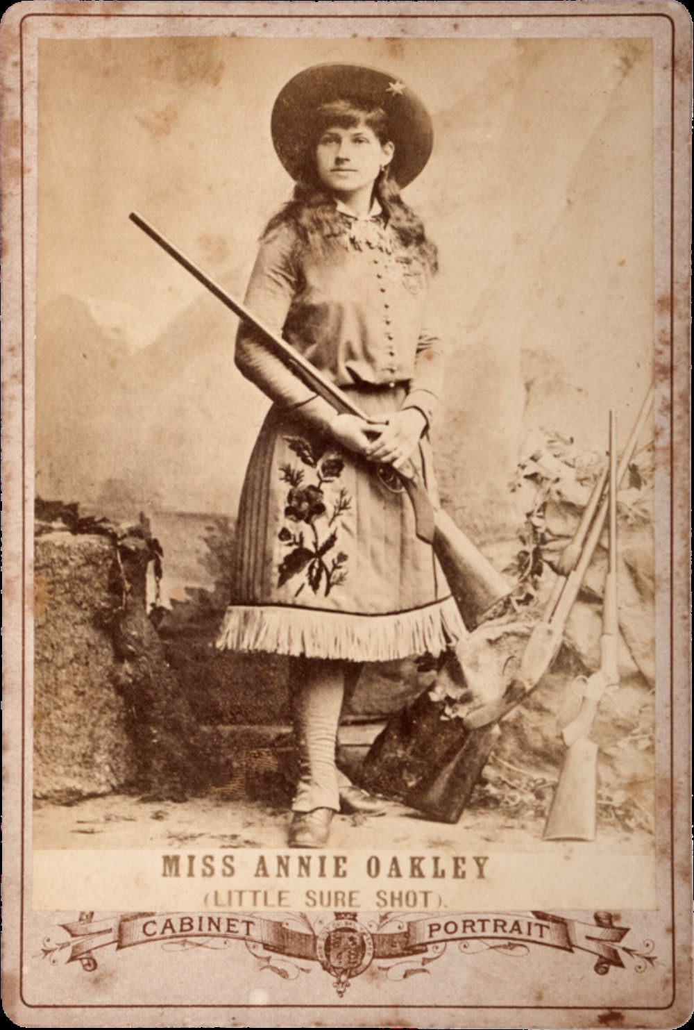 10 Photos That Show The Amazing Life Of Annie Oakley