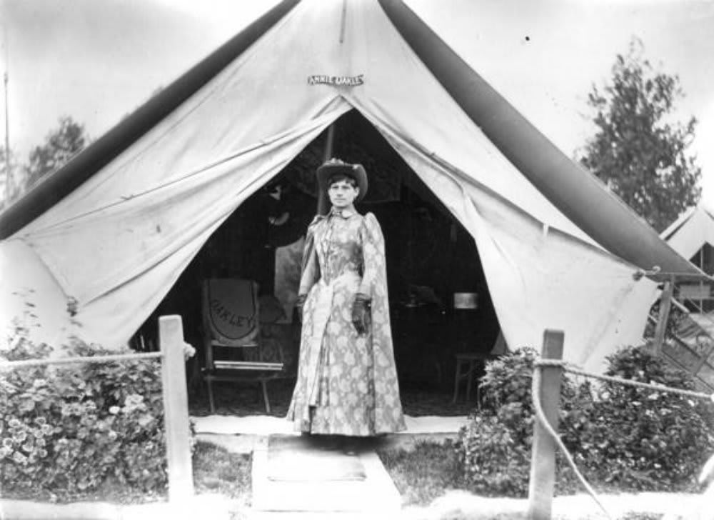 10 Photos That Show The Amazing Life Of Annie Oakley
