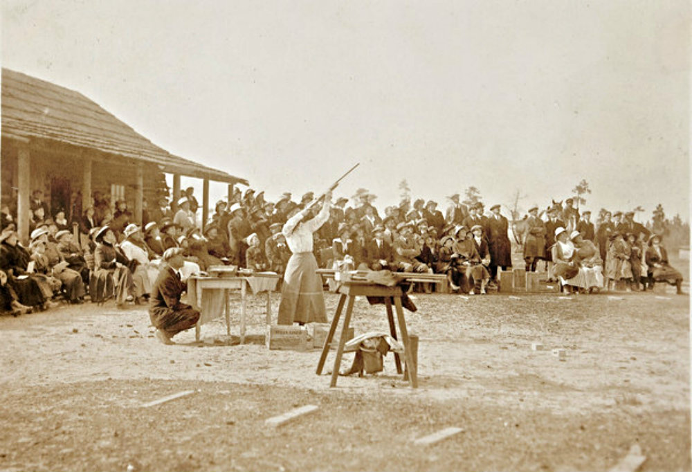 10 Photos That Show The Amazing Life Of Annie Oakley