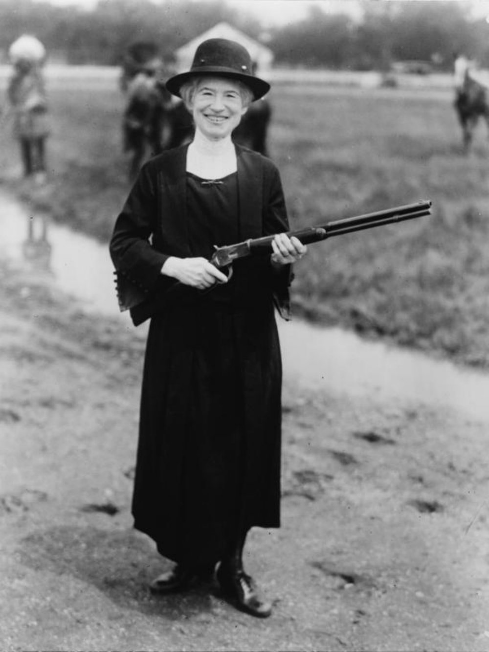 10 Photos That Show The Amazing Life Of Annie Oakley
