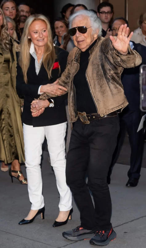 Fashion Dynasty Duo Captured on the Red Carpet in a Surprisingly Unrecognizable Photo: Can You Guess Who These Two Icons Are?