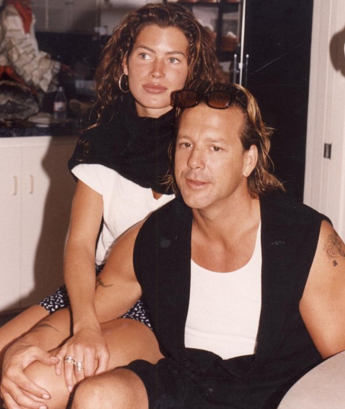 Hollywood Actor and Supermodel Captured Together in a Rare Throwback Photo: Do You Recognize Them?