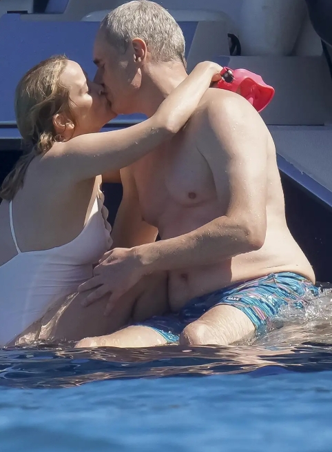 Hollywood Actress Enjoys a Relaxed Beach Day With Her Partner in a Candid Photo: Do You Recognize Them?