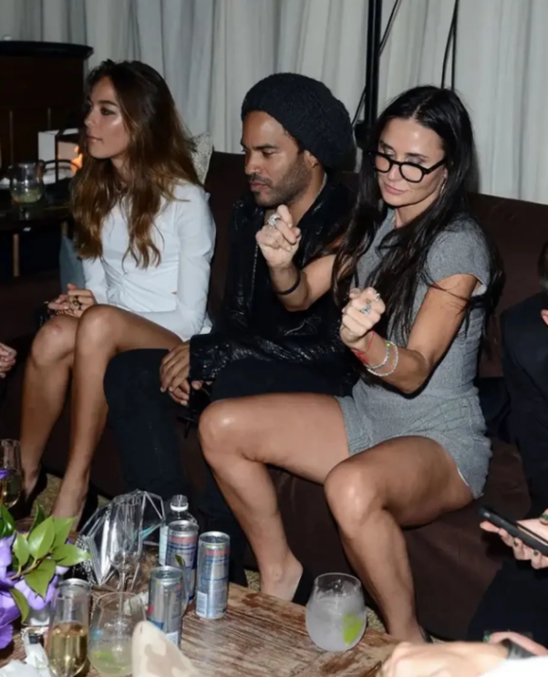 Hollywood Icon Spotted Looking Almost Unrecognizable!: Who Is She?