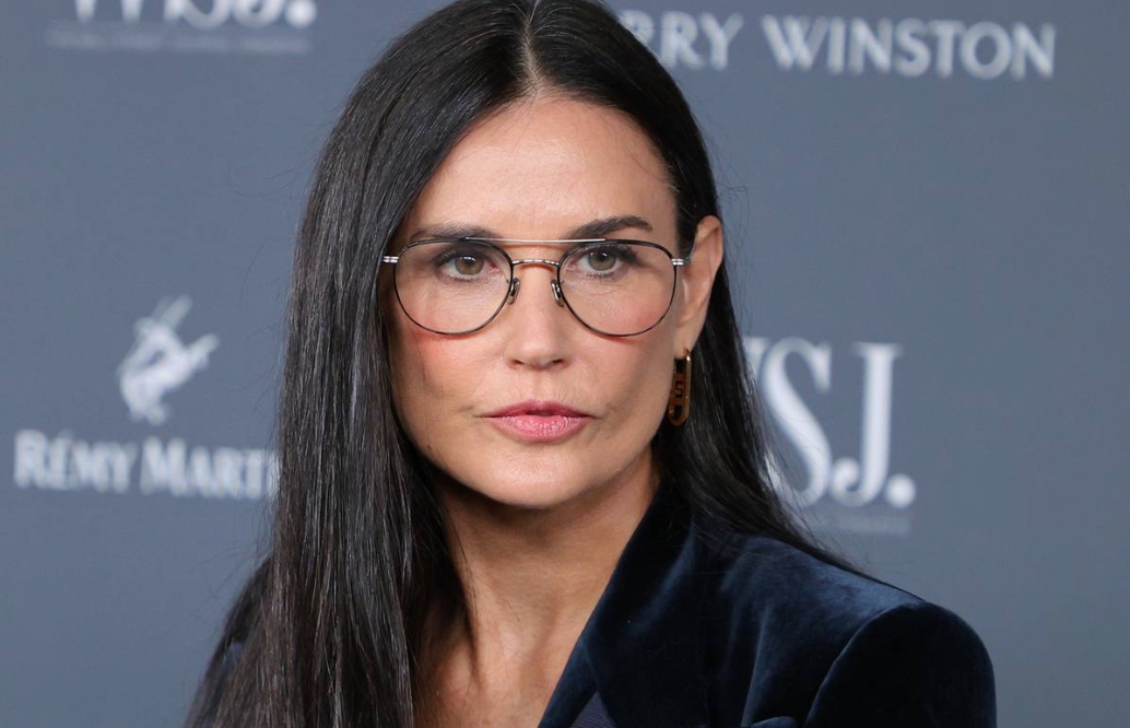 Hollywood Icon Spotted Looking Almost Unrecognizable!: Who Is She?