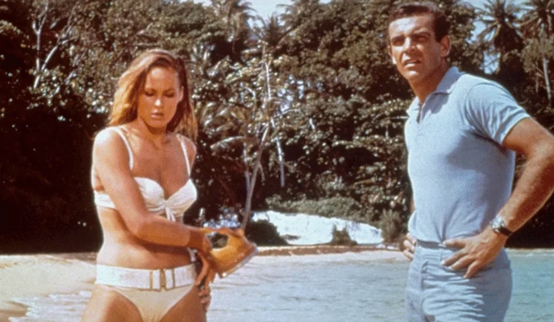 Iconic 1962 Throwback of Two Hollywood Legends at The Start of Their Unforgettable Careers!: Recognize Them?