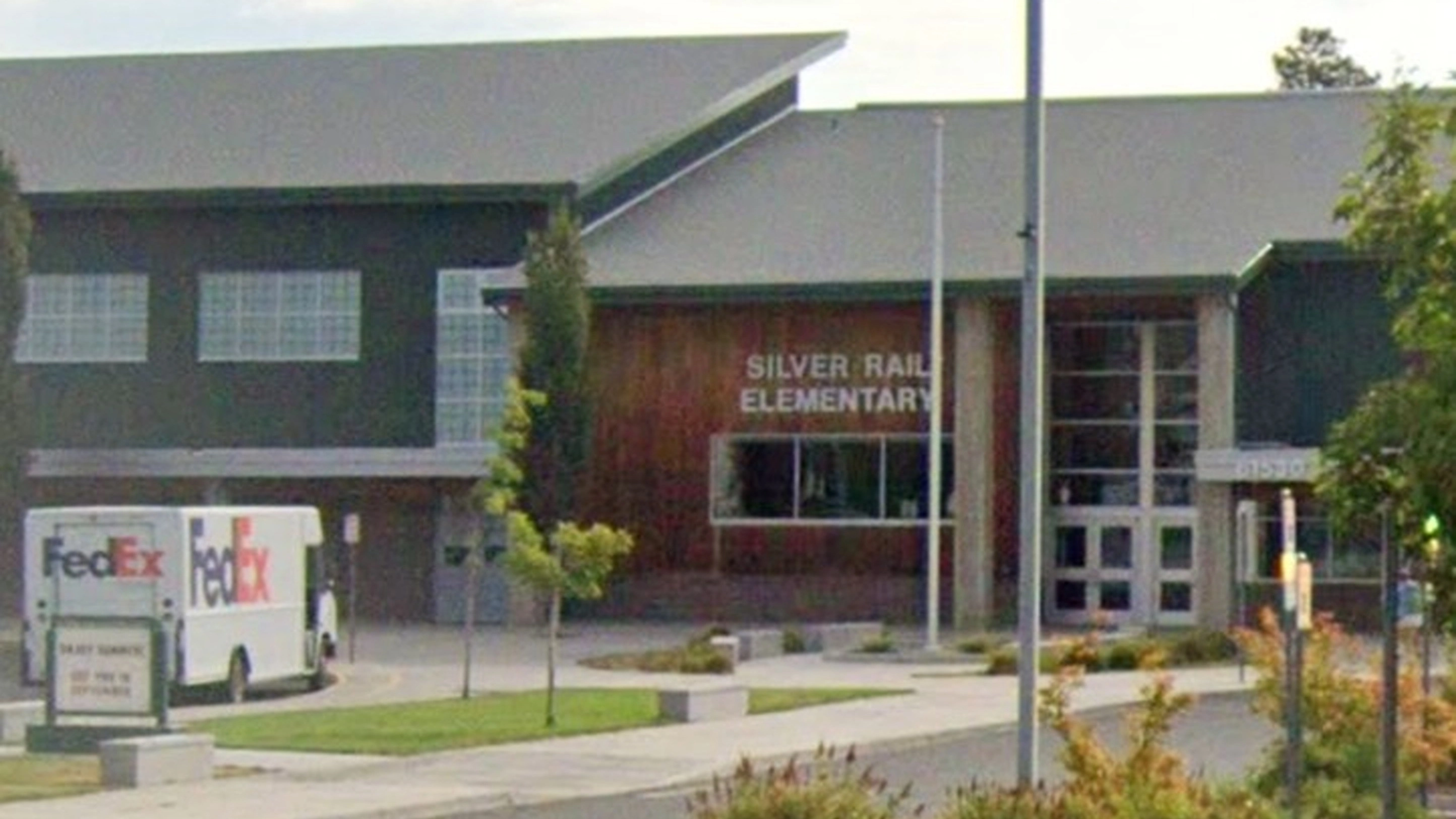Man who shot alleged gunman at Oregon school shooting has been identified by his mother