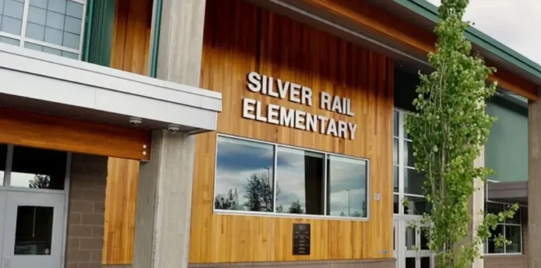 Man who shot alleged gunman at Oregon school shooting has been identified by his mother