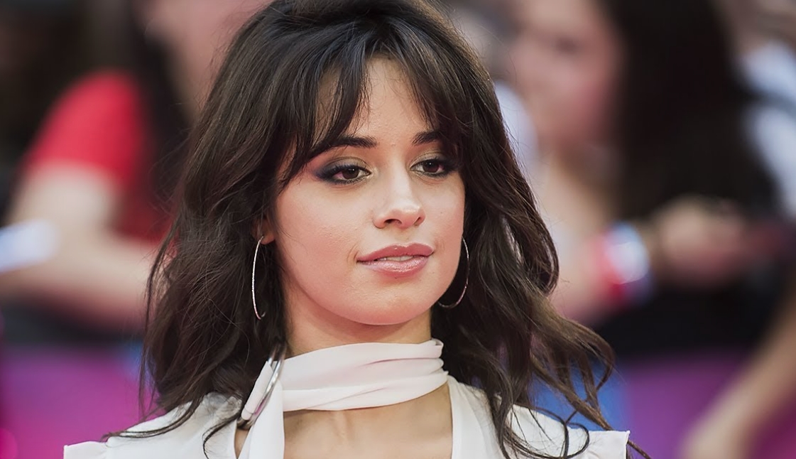 Sun-Kissed Surprise!: Global Pop Star Spotted in Candid Beach Moment!