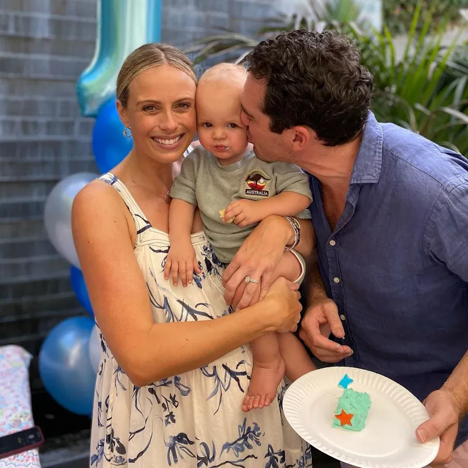 TC.AU.”BABY BOMBSHELL”: Sylvia Jeffreys And Peter Stefanovic Announce Twist - tan