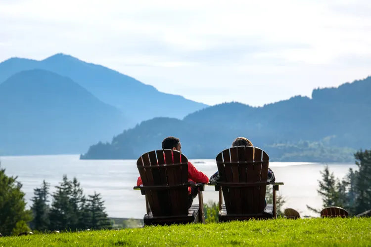 This Small Washington Town Has Luxury Tree Houses, Hot Springs, and a Scenic Hike Up an 848-Foot Rock